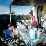 Albergue Zaragoza Camping Hostal
