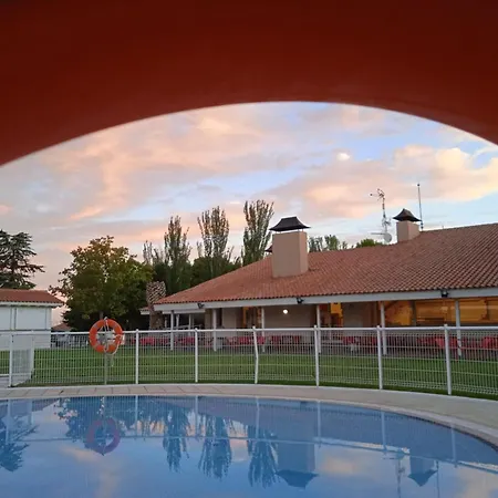 Albergue Zaragoza Camping Hostel
