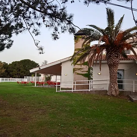 Albergue Zaragoza Camping Hostel *