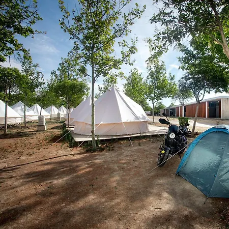 Albergue Zaragoza Camping Hostel *