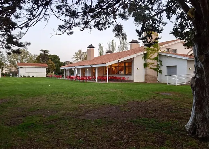 Hostel Albergue Zaragoza Camping *