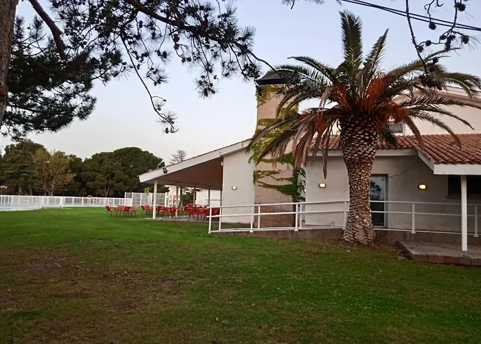 Albergue Zaragoza Camping Hostel *