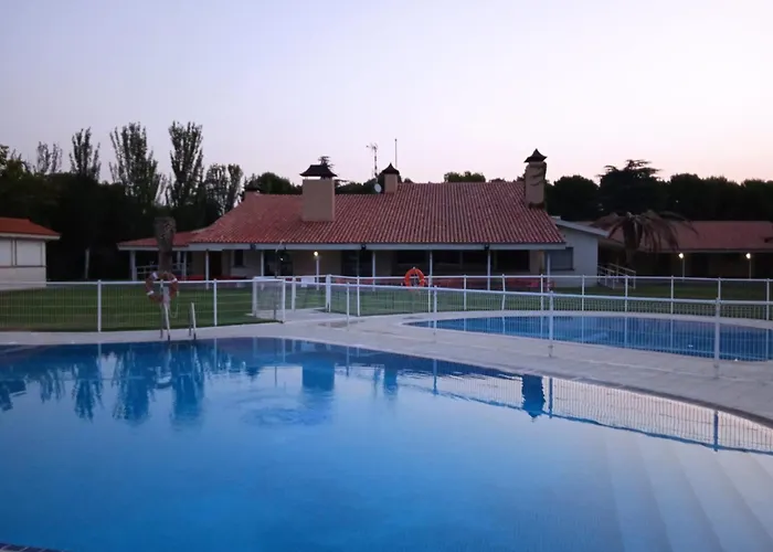 Hostel Albergue Zaragoza Camping *