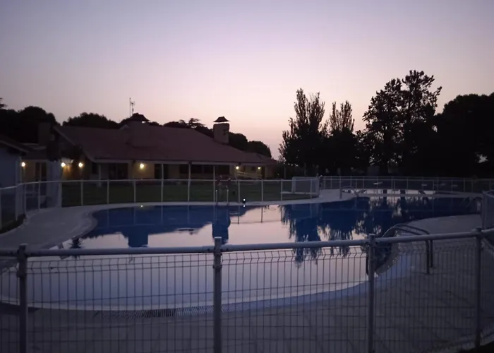 Albergue Zaragoza Camping Hostel *