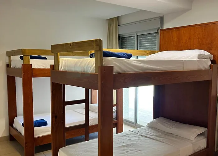 Albergue Zaragoza Camping Hostel *